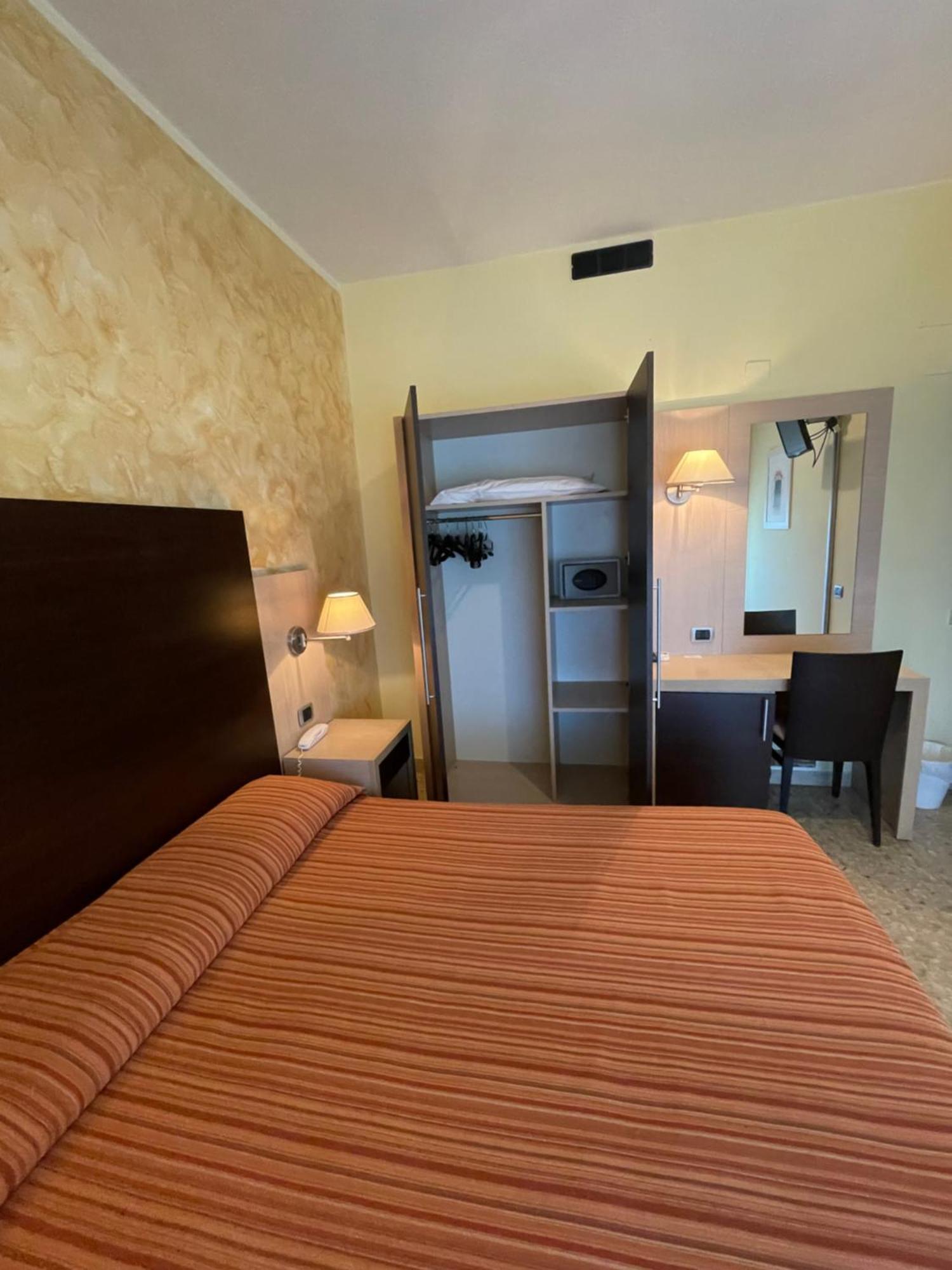 Hotel Promenade Porto SantʼElpidio Εξωτερικό φωτογραφία