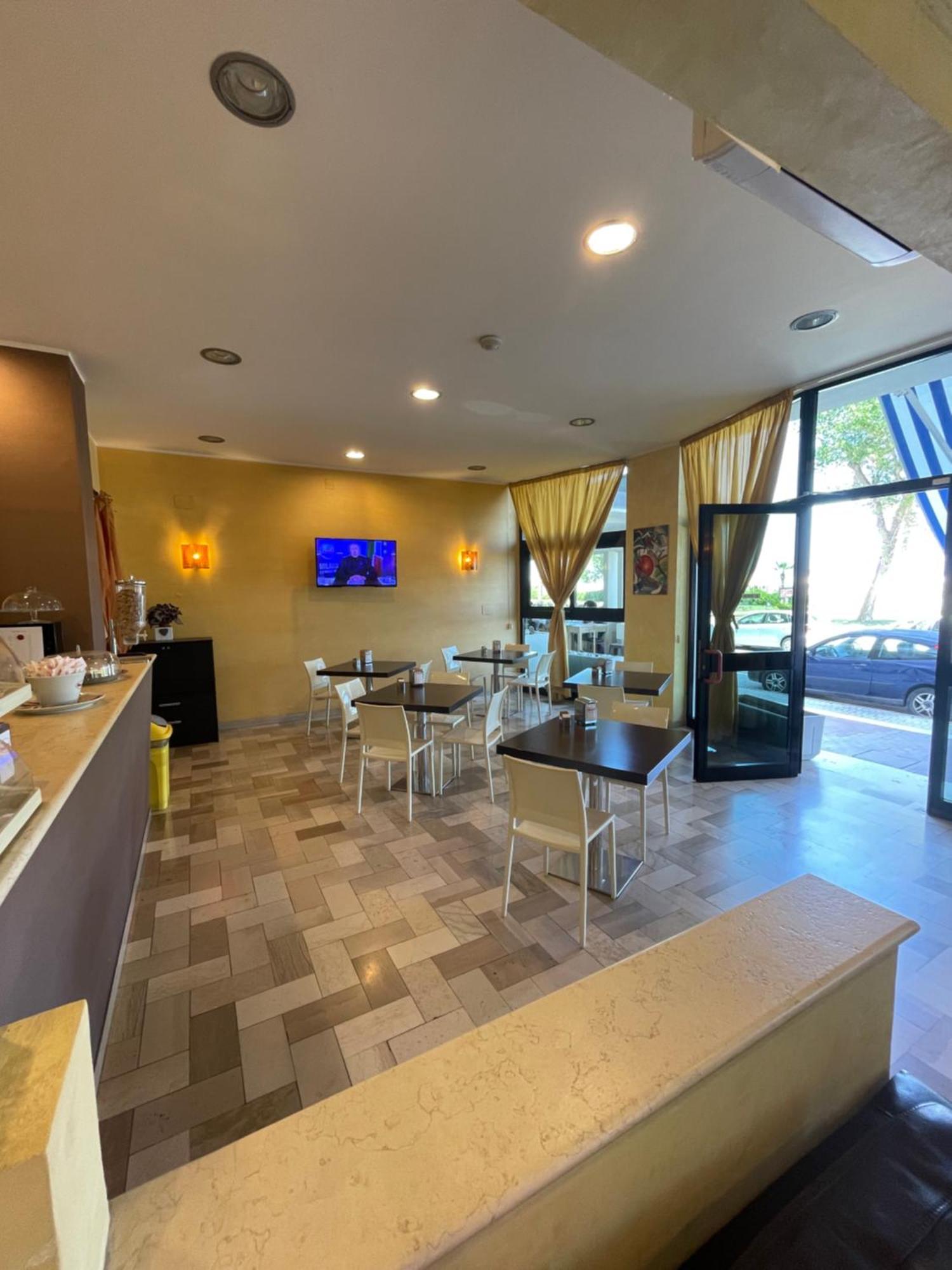 Hotel Promenade Porto SantʼElpidio Εξωτερικό φωτογραφία